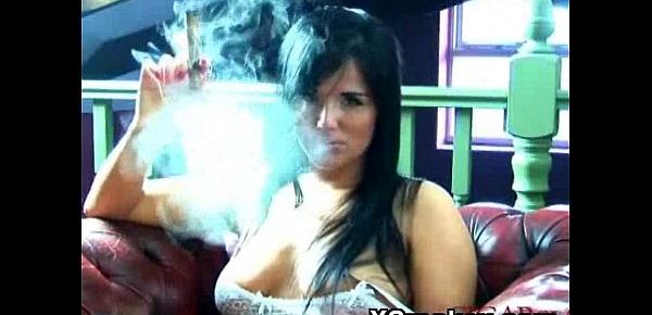  Hottie Smoking Chick Hungry Makeout